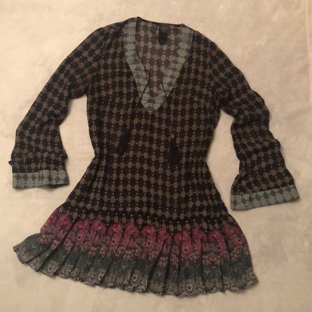 Whimsical and flowy dress with bell sleeves. Med.